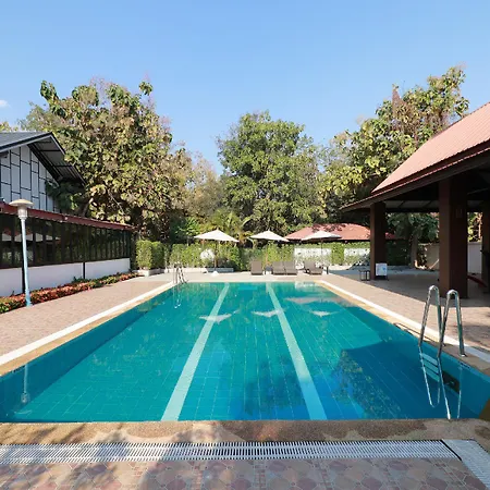 Oyo 557 Tong House Resort